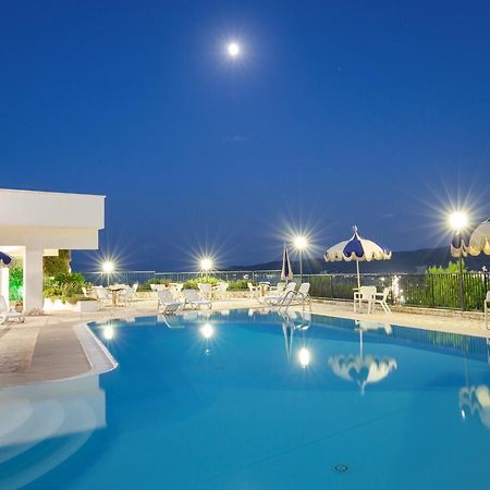 Svevo Sea House Aparthotel Весте Екстериор снимка