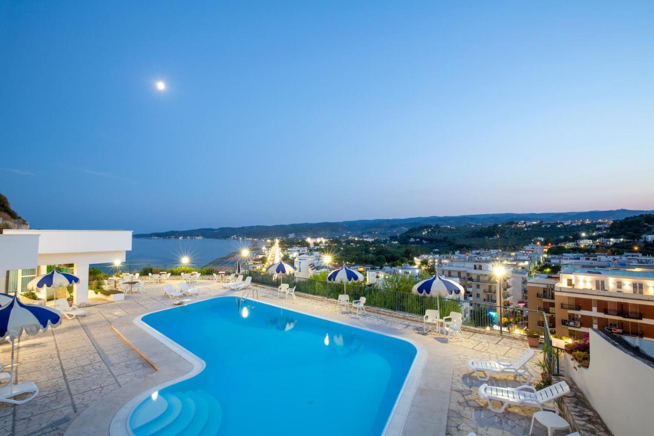Svevo Sea House Aparthotel Весте Екстериор снимка