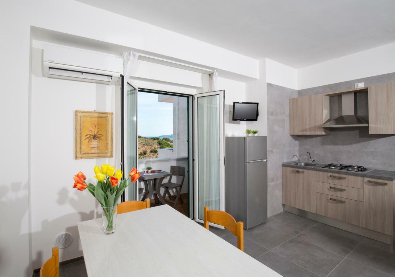 Svevo Sea House Aparthotel Весте Екстериор снимка