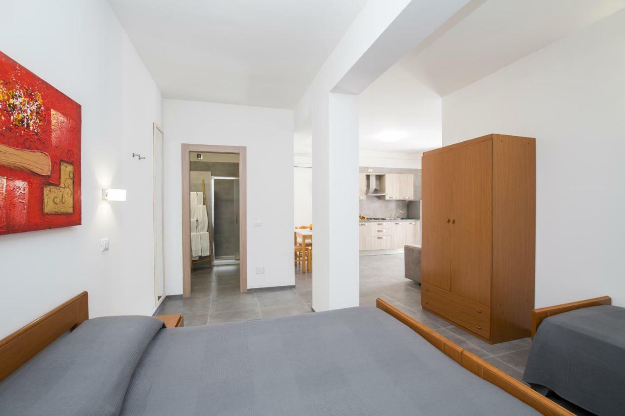 Svevo Sea House Aparthotel Весте Екстериор снимка