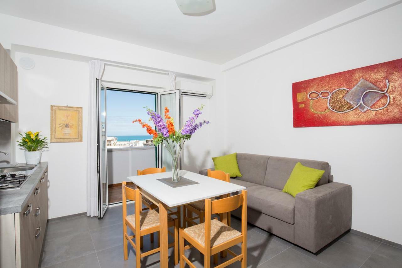 Svevo Sea House Aparthotel Весте Екстериор снимка