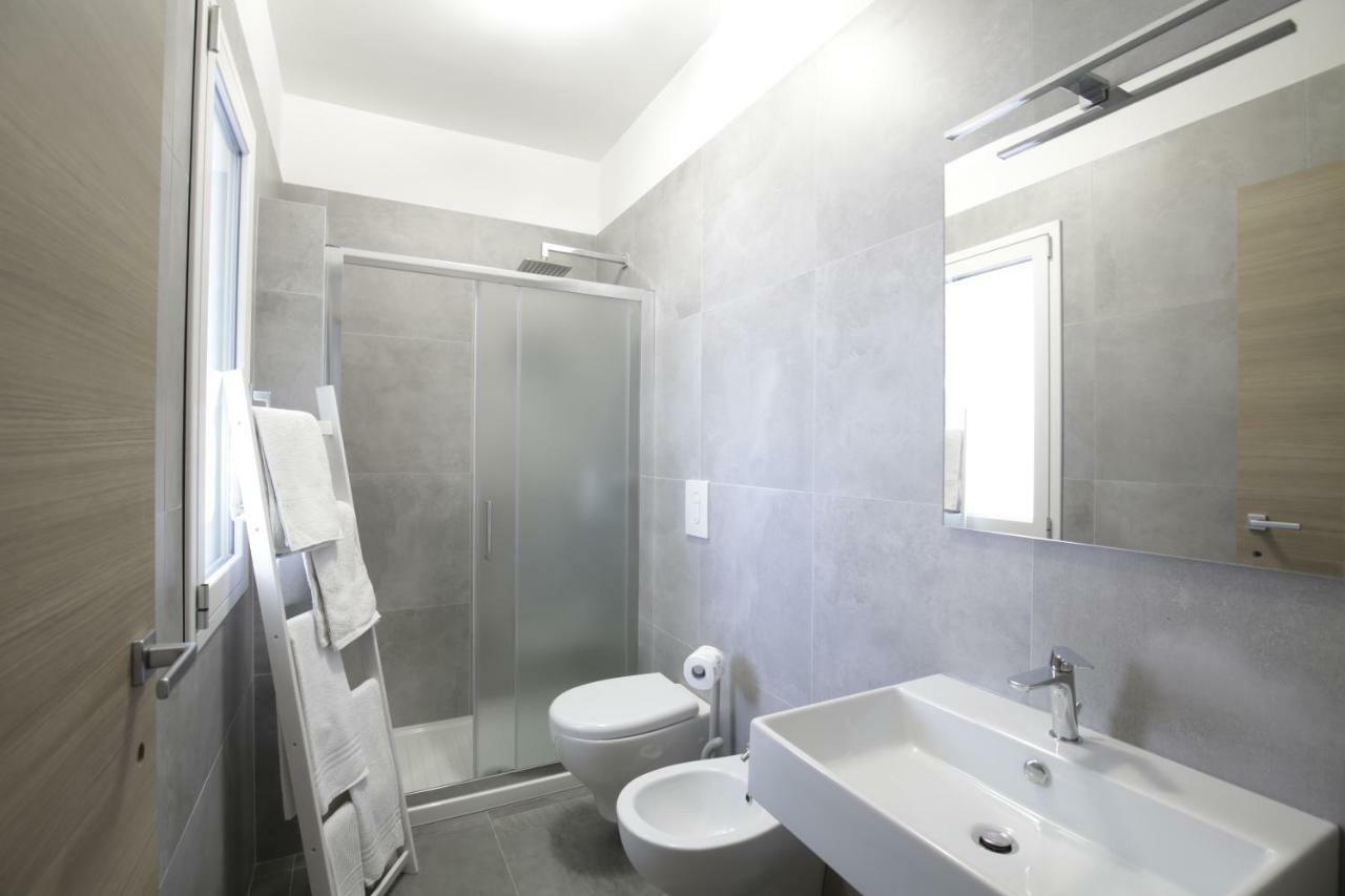 Svevo Sea House Aparthotel Весте Екстериор снимка