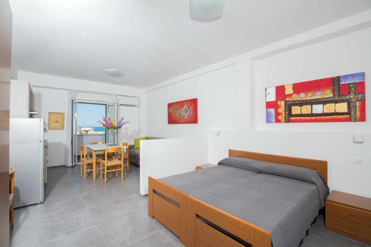 Svevo Sea House Aparthotel Весте Екстериор снимка