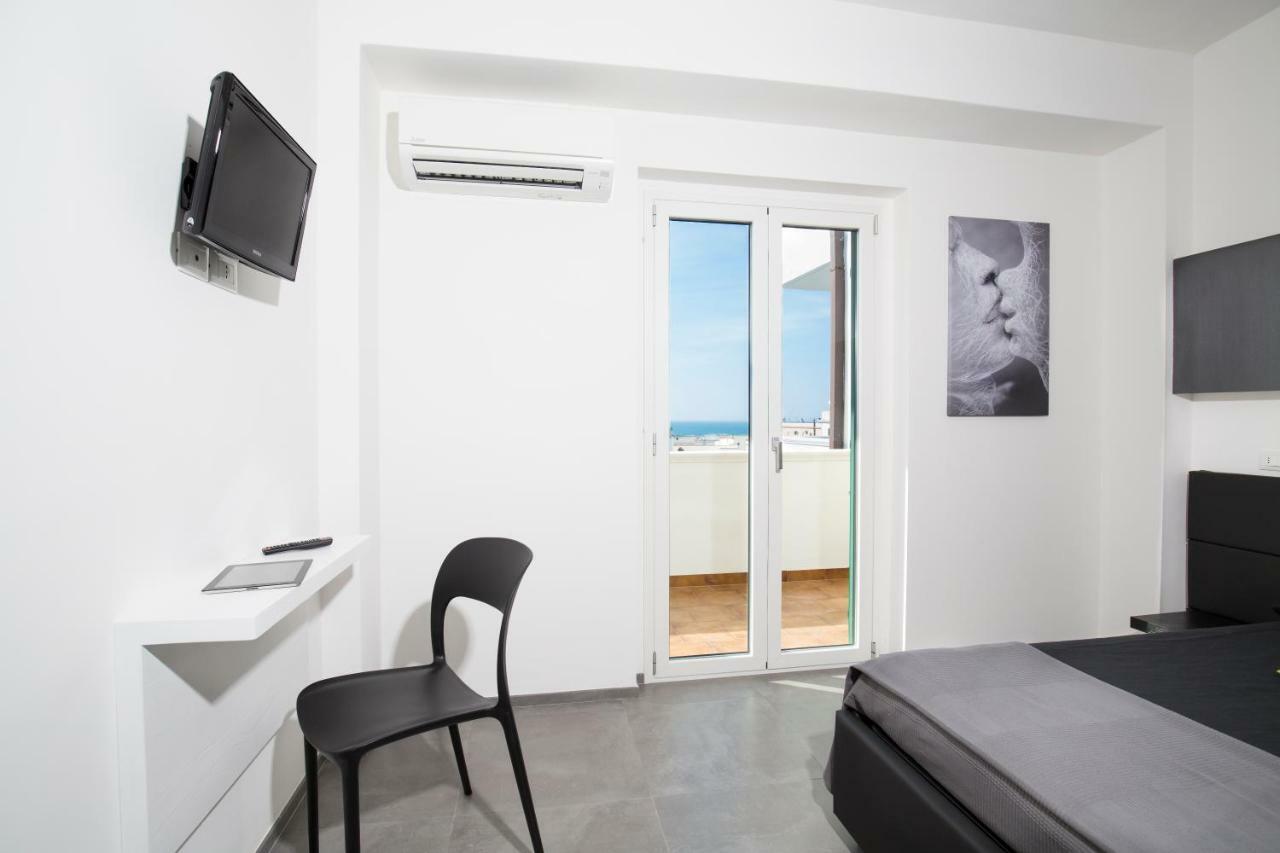 Svevo Sea House Aparthotel Весте Екстериор снимка