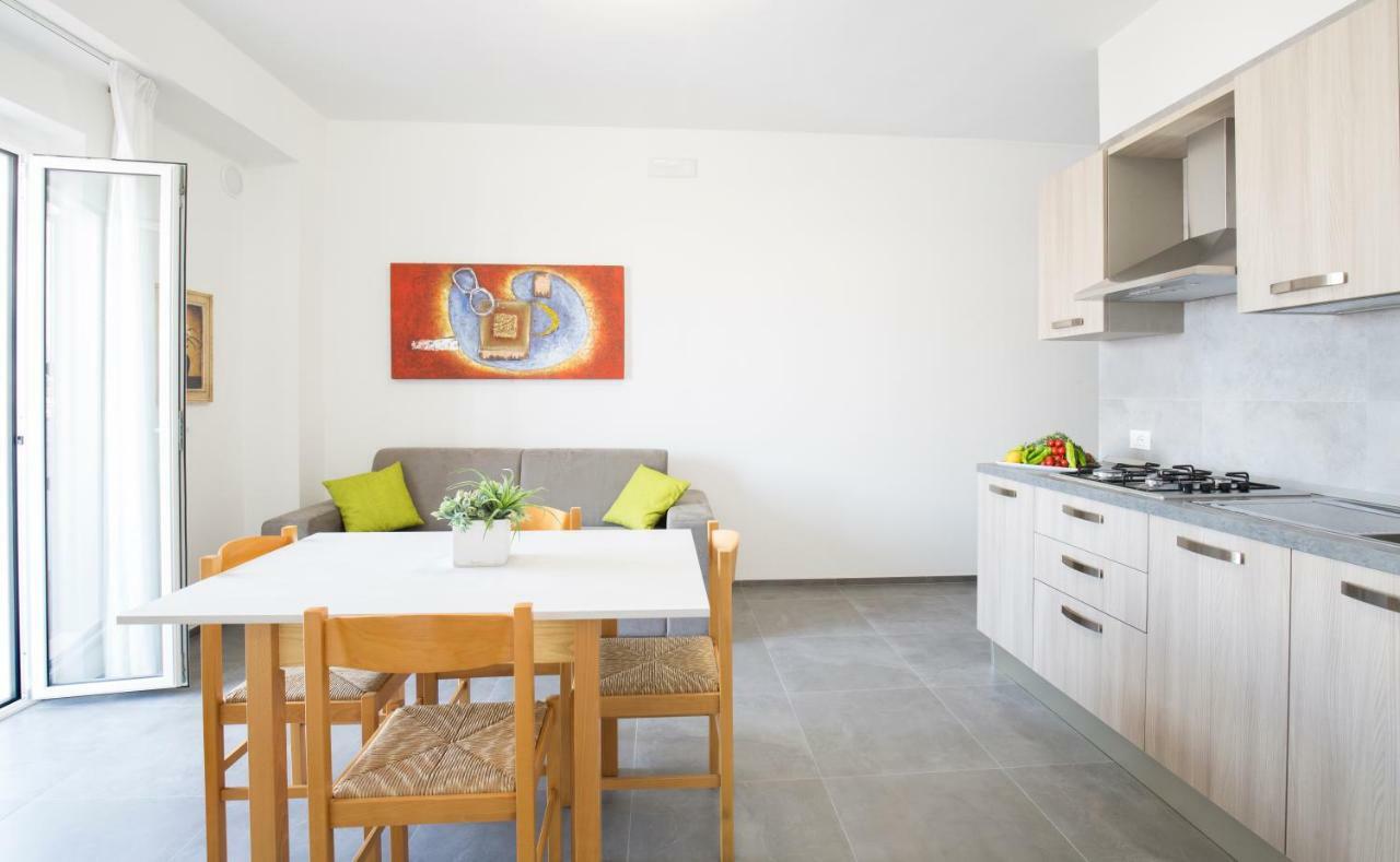 Svevo Sea House Aparthotel Весте Екстериор снимка