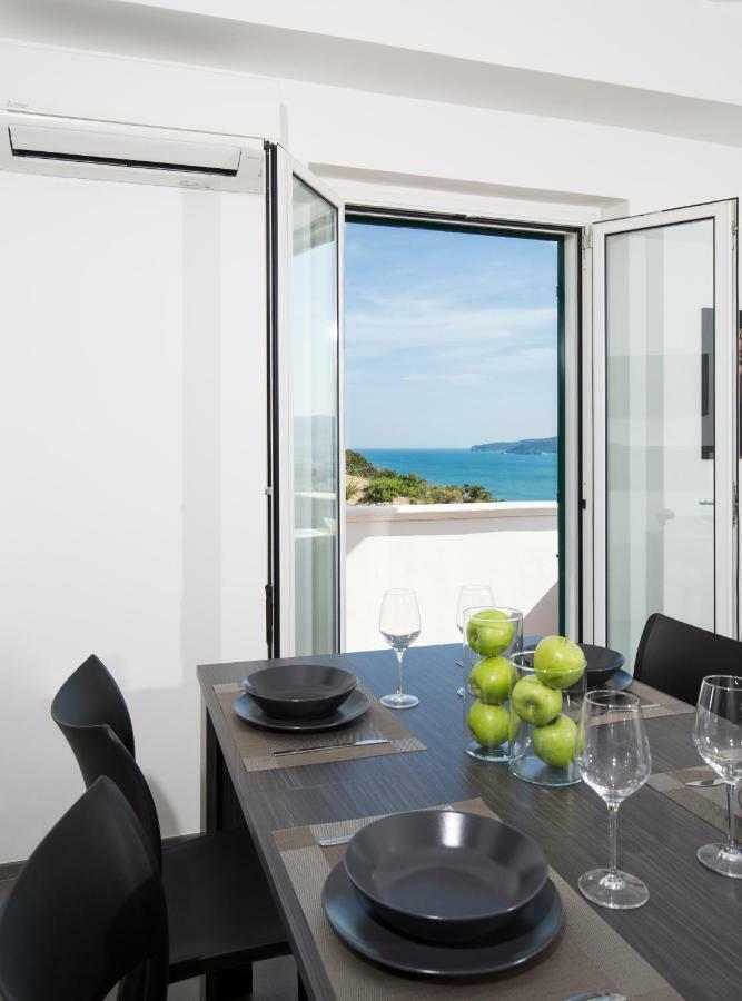 Svevo Sea House Aparthotel Весте Екстериор снимка