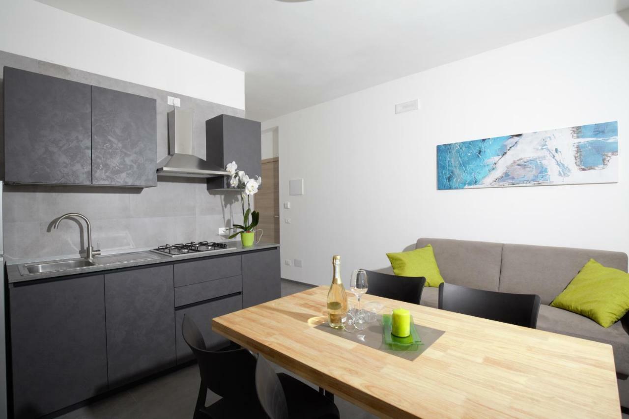 Svevo Sea House Aparthotel Весте Екстериор снимка
