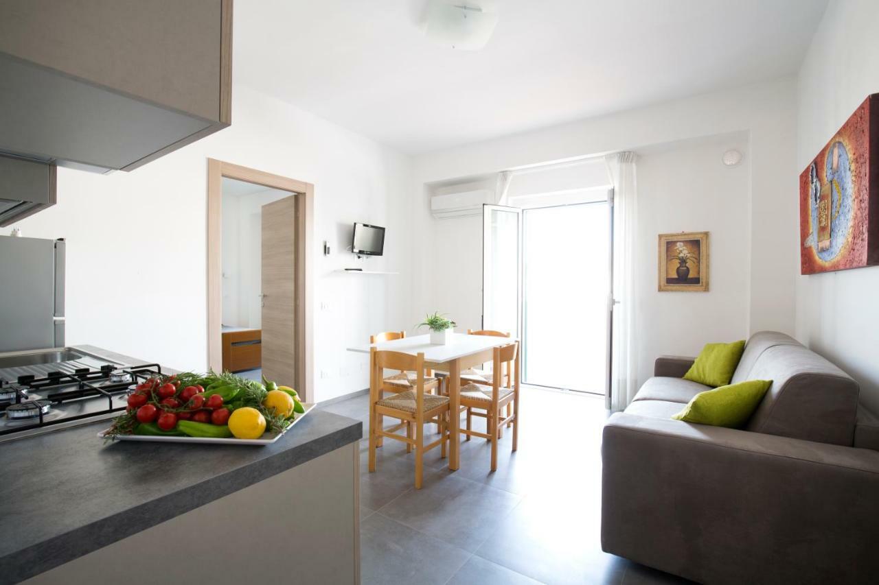Svevo Sea House Aparthotel Весте Екстериор снимка
